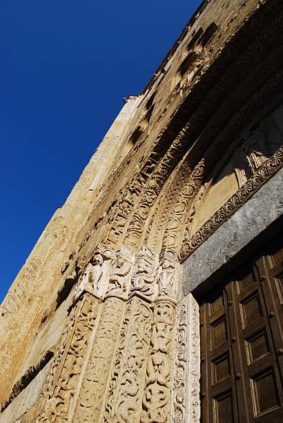 st. michele basilica kościół, pavia - mullions zdjęcia i obrazy z banku zdjęć