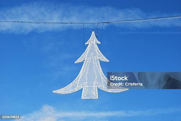 Albero Di Natale Decorazione Chiaro - Fotografie stock e altre immagini di Albero - Albero, Albero di natale, Ambientazione esterna