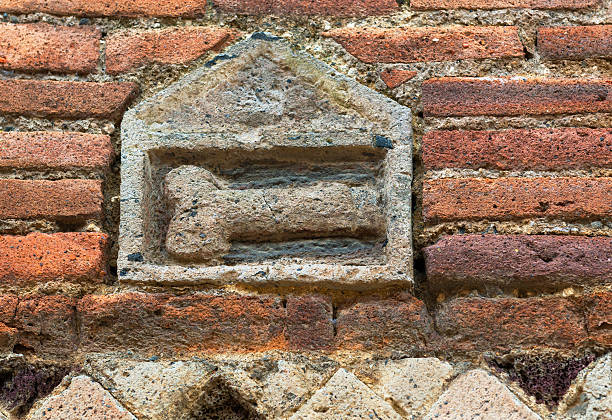 istock Phallus on the wall pointing to a brothel in Pompeii 522673825