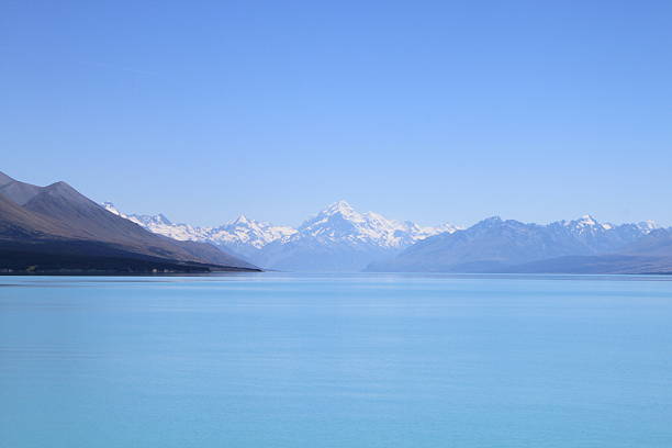 istock Mount Cook across Lake Tekapo 522690791
