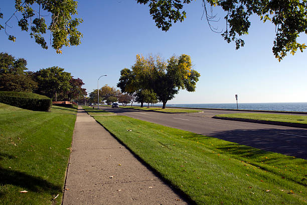 istock Lakeshore drive, Grosse Pointe, Michigan, USA 522694367