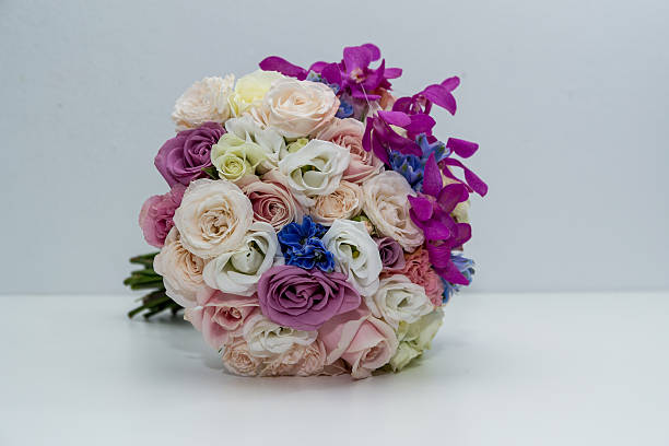istock Natural flowers wedding bouquet 522696639