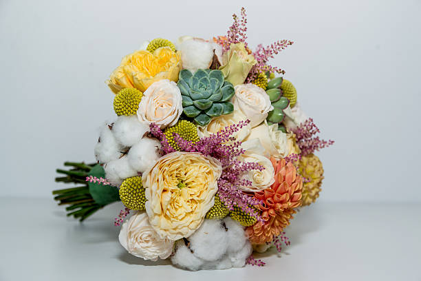 istock Natural flowers wedding bouquet 522696939