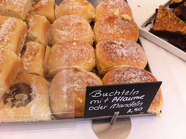 istock Buchteln with plum and almond (Sweet Buns) 522697405