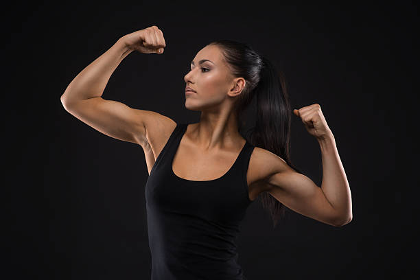 istock Young sports-looking nice lady with dark hair 522712995