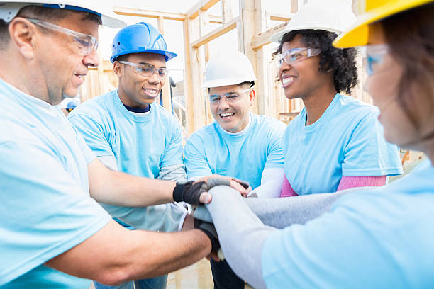 istock Volunteer construction crew unite before starting job 522734992