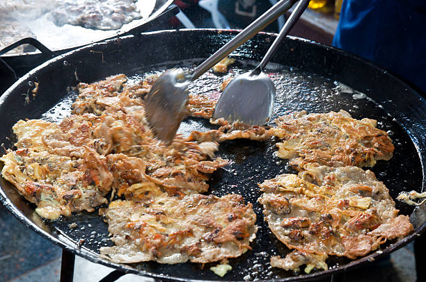 istock Fried seafood, clam, Cooking, Thai food. 522740161