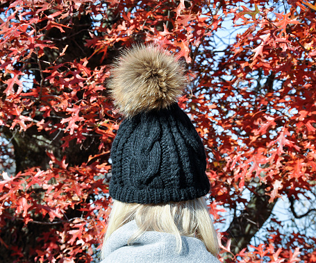 Woman wearing a fashionable hat in the fall
