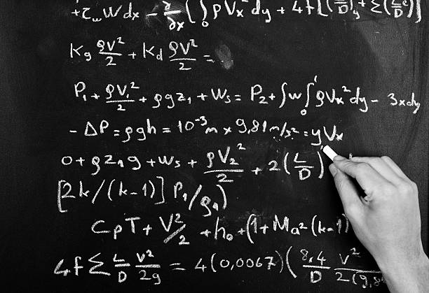 ecuación matemática en chalkboard - formula blackboard complexity scientist fotografías e imágenes de stock