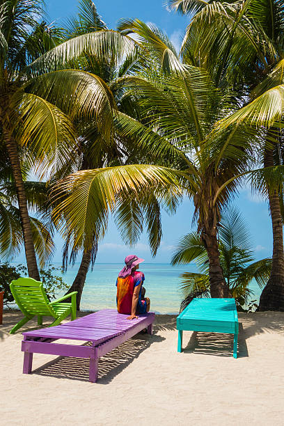 isla ocio - outdoor chair beach chair sarong fotografías e imágenes de stock