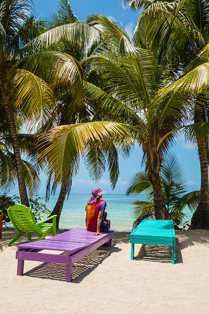 도서지역 여가생활 - outdoor chair beach chair sarong 뉴스 사진 이미지