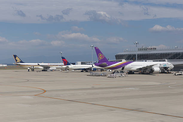 chubu centrair international airport w japonii - thai airways zdjęcia i obrazy z banku zdjęć