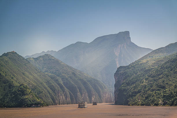 Yangzi river Yangzi river (Long river) in China yangtze river stock pictures, royalty-free photos & images
