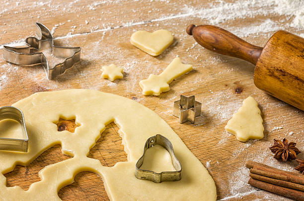 weihnachtsplätzchen  - cookie heart shape shortbread christmas stock-fotos und bilder