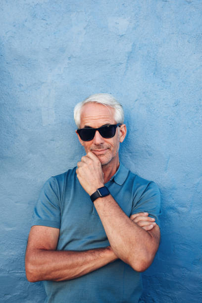 istock Stylish senior man with sunglasses and smart watch 522780216