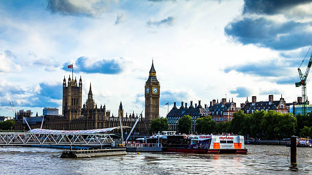 лондонский вид с высоты на город и здание парламента - westminster abbey city of westminster awe uk стоковые фото и изображения