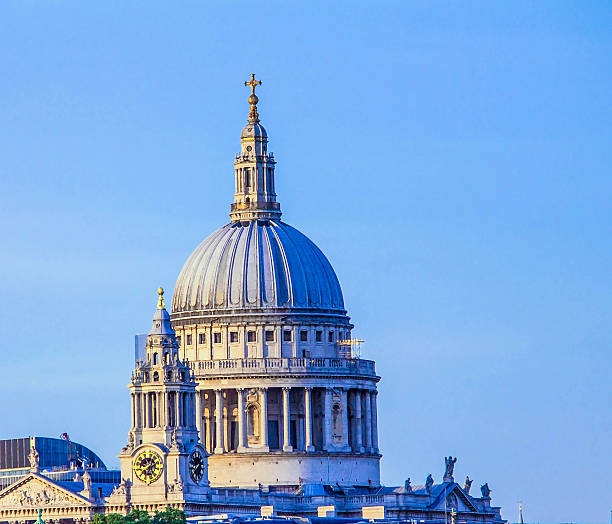 собор святого павла's на закате. лондон. великобритания - thames river стоковые фото и изображения