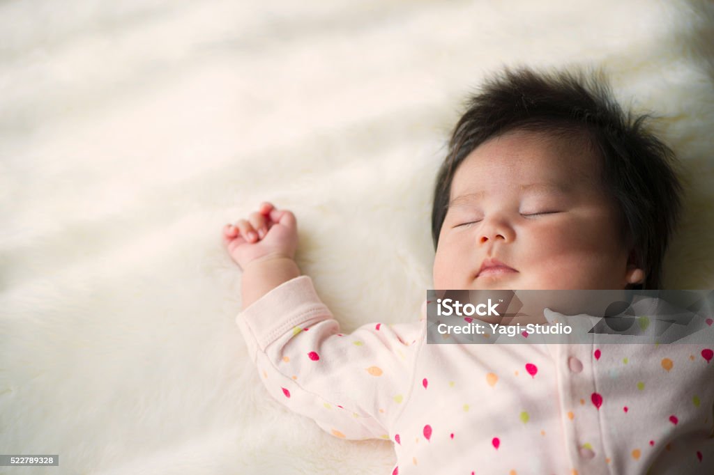 Baby Mädchen schlafen wie zu Hause fühlen. - Lizenzfrei Baby Stock-Foto