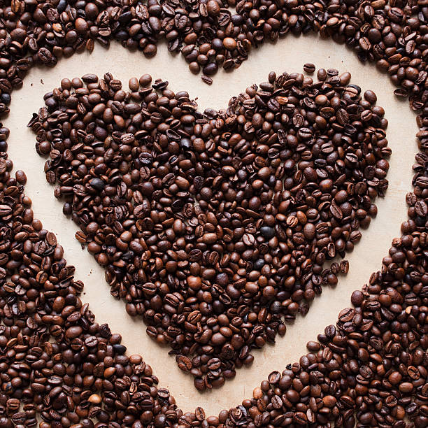 istock Heart coffee frame made of coffee beans 522791834