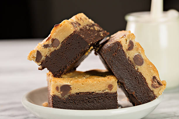 istock Brookie And Pouring Milk 522791936