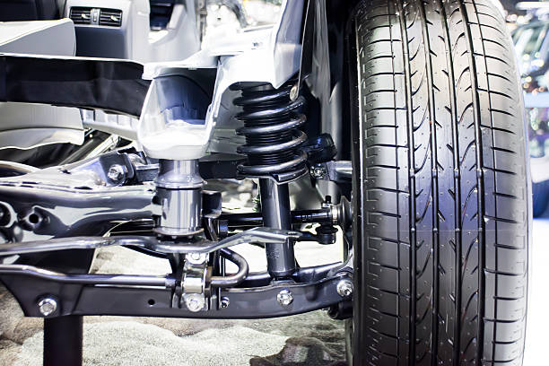 전면 휠 자동차이다 새로운 타이어 및 충격 흡수기 - ball bearing vehicle part metal part of 뉴스 사진 이미지