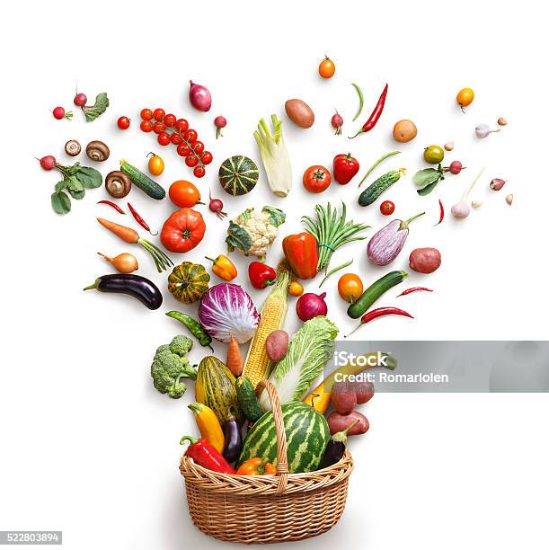 Foto de Comida Saudável Na Cesta e mais fotos de stock de Legume - Legume, Fruta, Comida