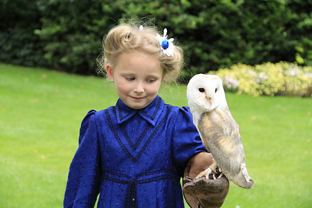 istock Cheecky girl with owl 522814511