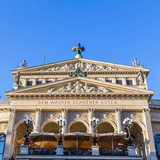 istock Alte Oper in Frankfurt 522817959