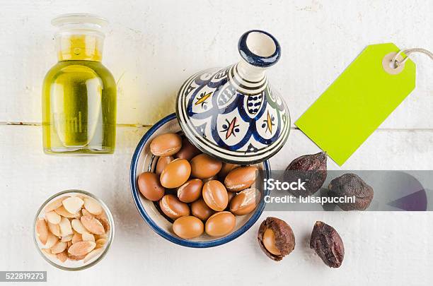 Frutti Di Argan In Tajine Marocchino - Fotografie stock e altre immagini di Africa - Africa, Antirughe, Composizione orizzontale