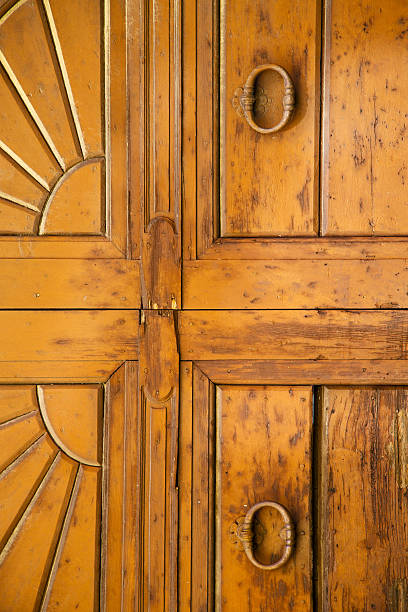istock wood door venegono  varese 522821535