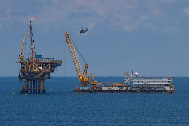 istock Oil rig and assistance barge 522848624