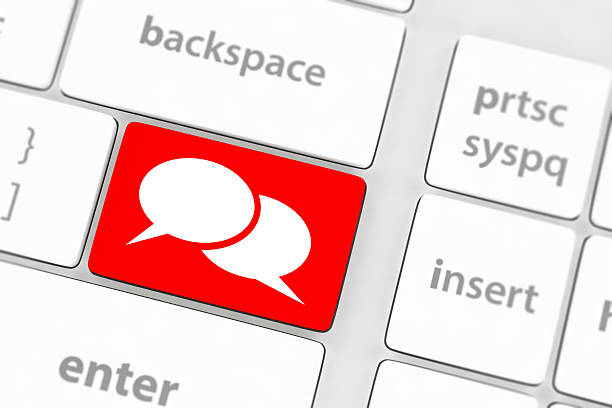 istock Social media key with two speech bubble sign on the 522851919