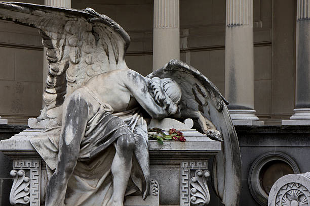 istock Statue of an sad angel lying on a tomb 522862150