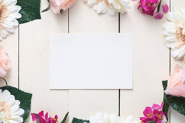 istock Message and spring flowers on white wooden background 522865836