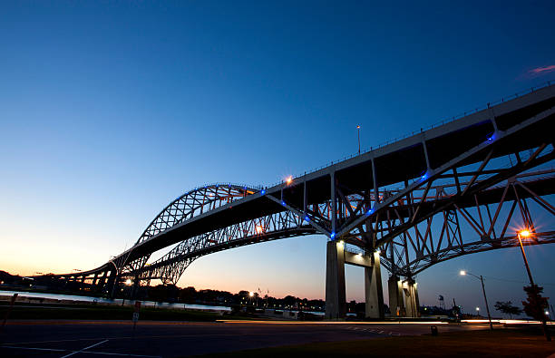 istock Night Photo Blue Water Bridge 522868637