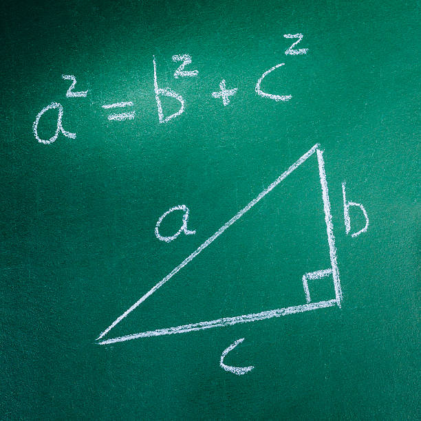 pythagoras theorem auf greenboard - geometry two dimensional shape pythagoras geometric shape stock-fotos und bilder