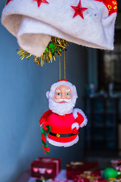 istock Santa Claus hanging 522913879