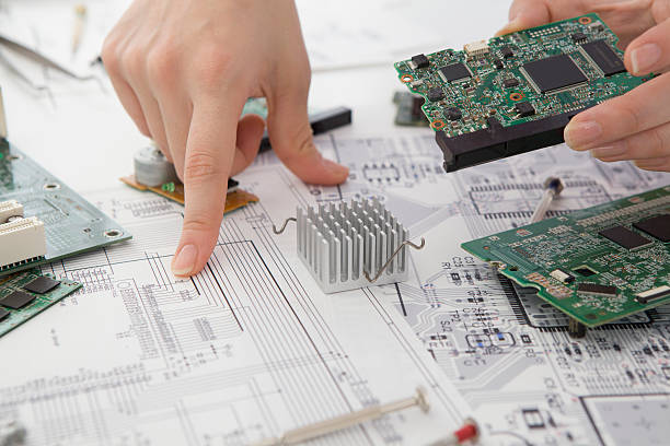 обсуждение о circuit board - computer network order design engineer стоковые фото и изображения