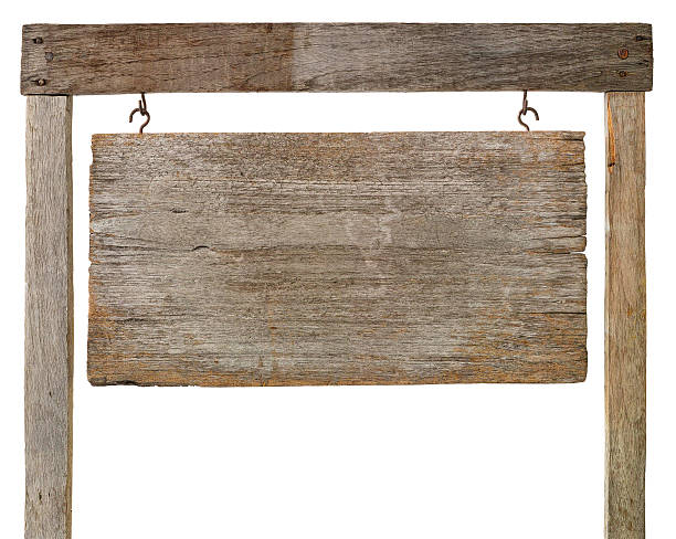 старый выветрившийся деревянный знак борту. - wooden stake стоковые фото и изображения