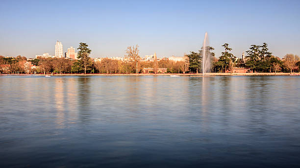 istock Fountain in lake, city background. 522926043