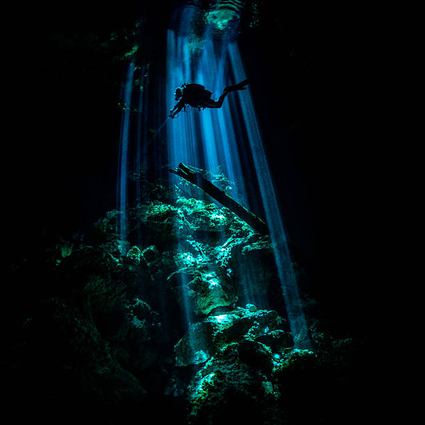 istock Amazing dark underwater locations 522926385
