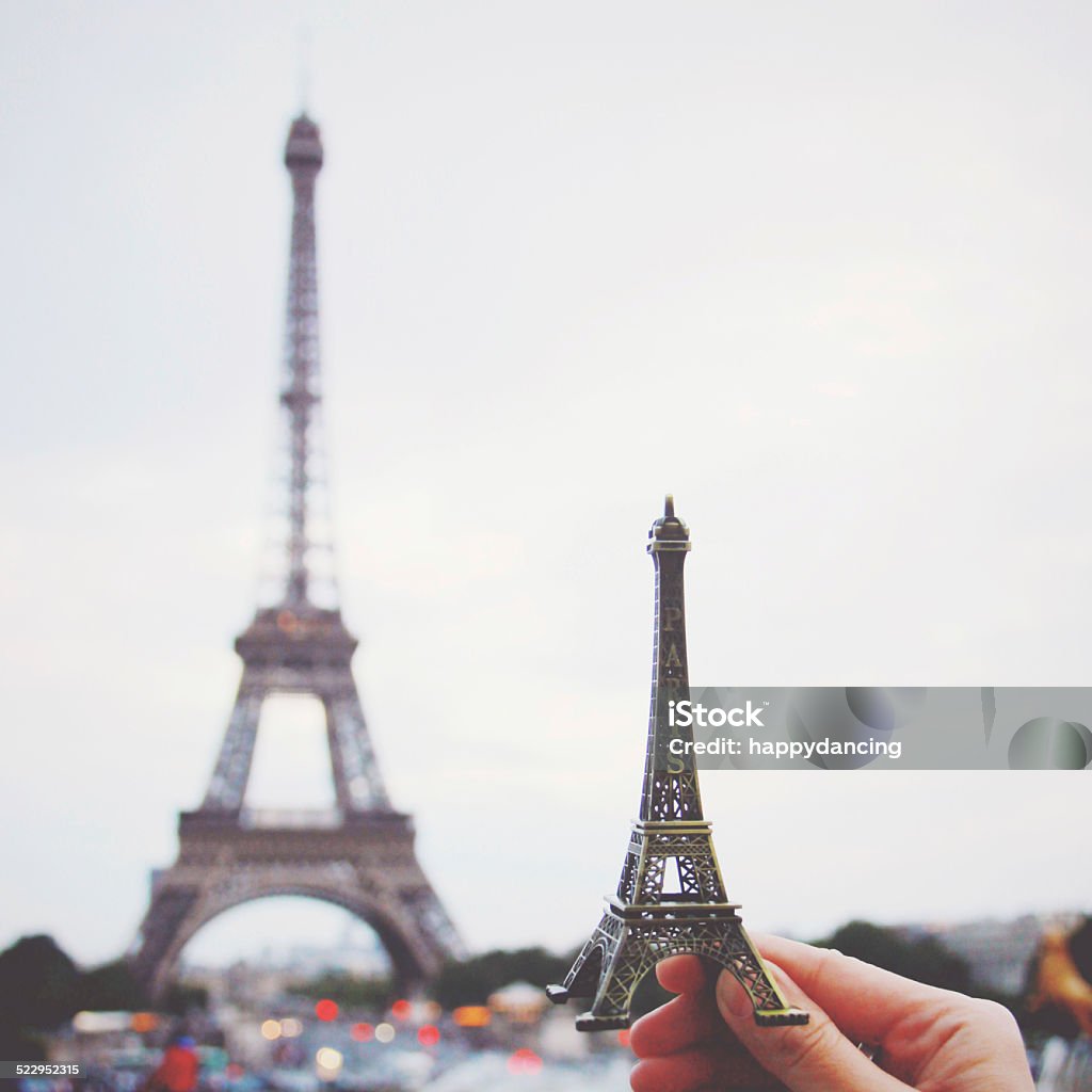 Tay Cầm Mô Hình Tháp Eiffel Ở Paris Hiệu Ứng Lọc Retro Hình ảnh ...