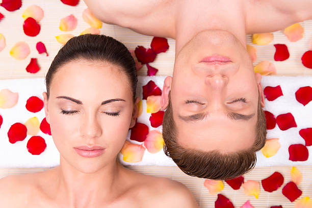 istock Beautiful young couple relaxes. 522960007
