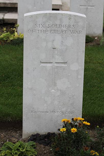 istock Six Unknown WW I Soldiers Grave, Belgium 522961879