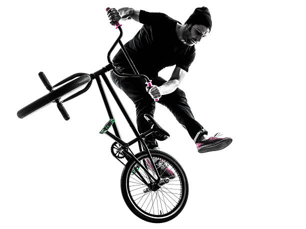 silueta hombre bmx acrobática figura - bmx cycling fotografías e imágenes de stock