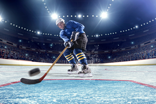 Jugador de Hockey sobre hielo de puntuación photo