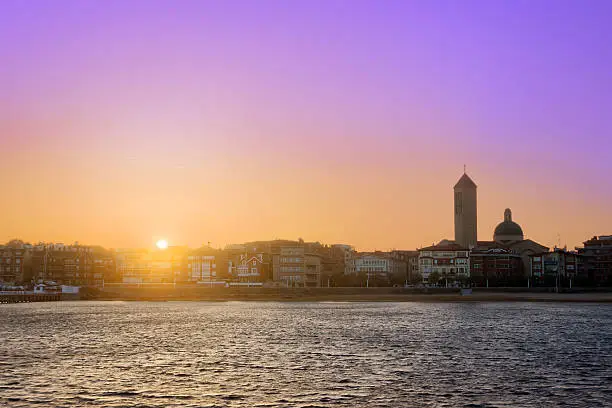 Photo of sunrise in Las Arenas beach in Getxo