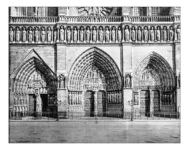 アンティークの写真の入口にノートルダム大聖堂（パリ（フランス） - window rose window gothic style architecture点のイラスト素材／クリップアート素材／マンガ素材／アイコン素材