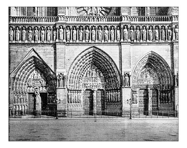 앤틱형 사진 입구 아미앵 캐서드럴 (paris, 프랑스 - window rose window gothic style architecture stock illustrations