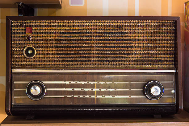 istock Vintage radio 523035966